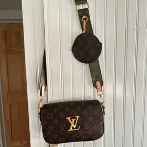 *INSPIRED* Crossbody bag